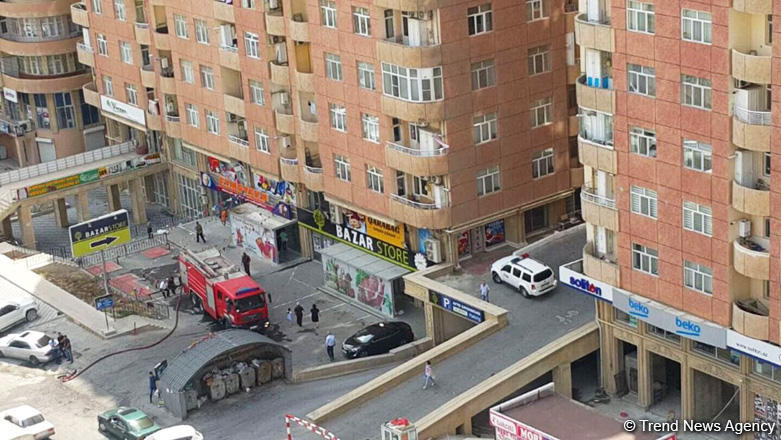 Bakıda yaşayış binasında yanğın (FOTO)