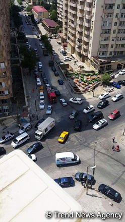 Bakıda yaşayış binasında yanğın (FOTO)