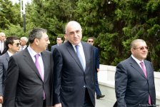 Xarici İşlər Nazirliyinin kollektivi ümummilli lider Heydər Əliyevin məzarını və Şəhidlər xiyabanını ziyarət edib (FOTO)