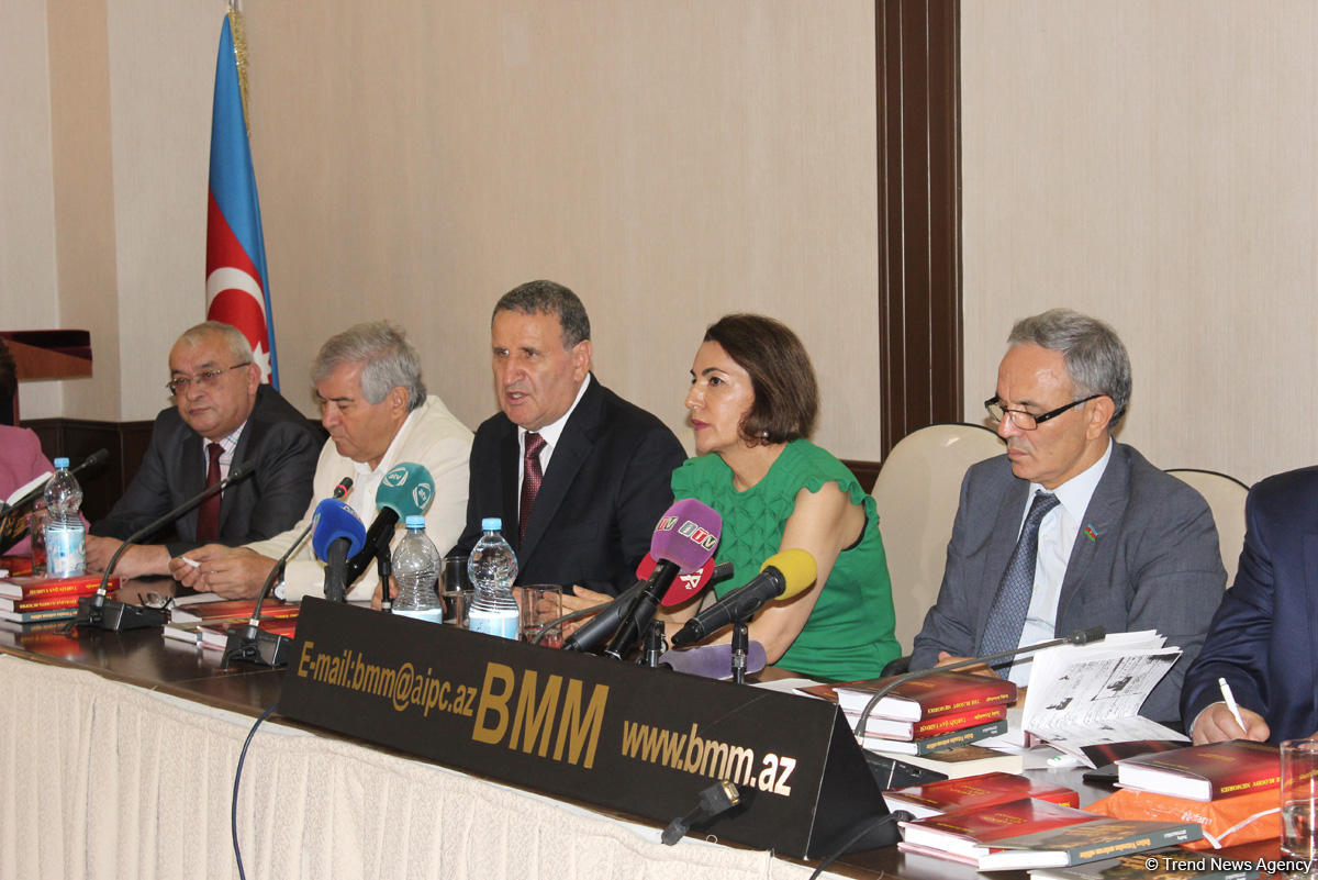 "Onları Vətəndən məhrum ediblər" və "Tarixin qan yaddaşı" kitablarının təqdimatı olub (FOTO)