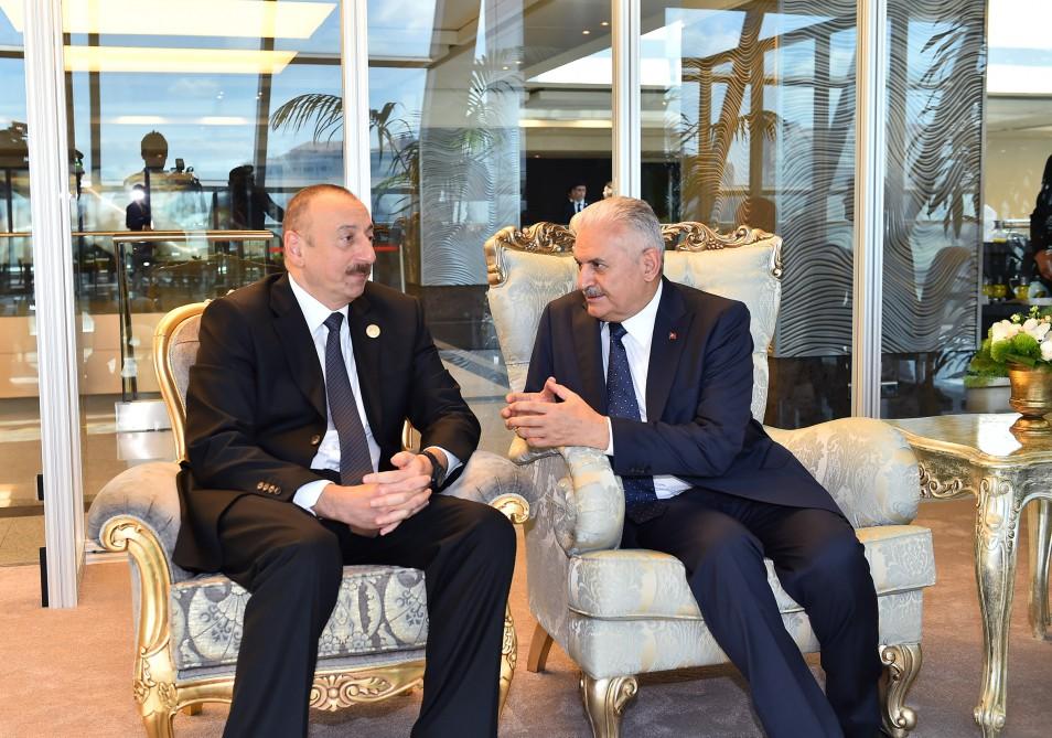 Prezident İlham Əliyev 22-ci Dünya Neft Konqresində iştirak edən dövlət və hökumət başçıları ilə görüşüb (FOTO)