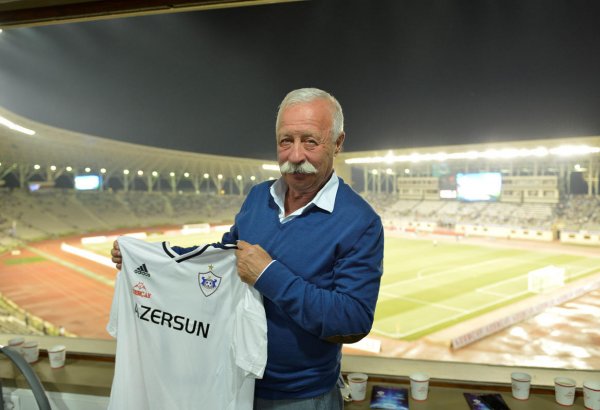 Leonind Yakuboviç: Ailəmiz ancaq "Azərçay" içir (FOTO)