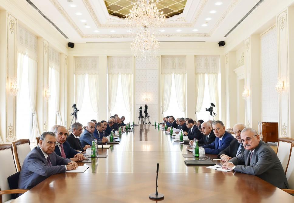Prezident İlham Əliyevin sədrliyi ilə Nazirlər Kabinetinin iclası keçirilib (FOTO) (YENİLƏNİB-3)