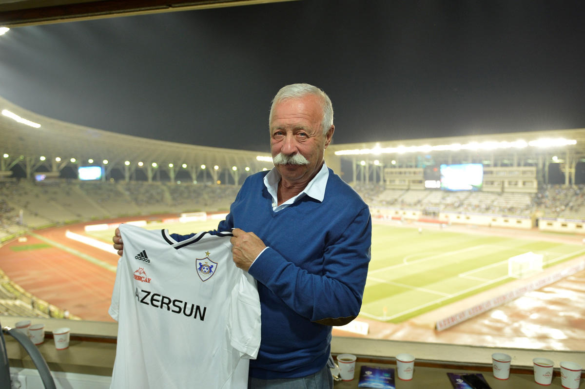 Leonind Yakuboviç: Ailəmiz ancaq "Azərçay" içir (FOTO)