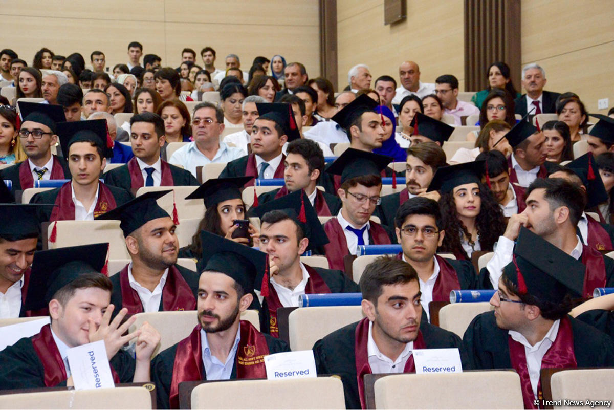 Bakı Ali Neft Məktəbində ilk "Məzun günü" keçirildi (FOTO)