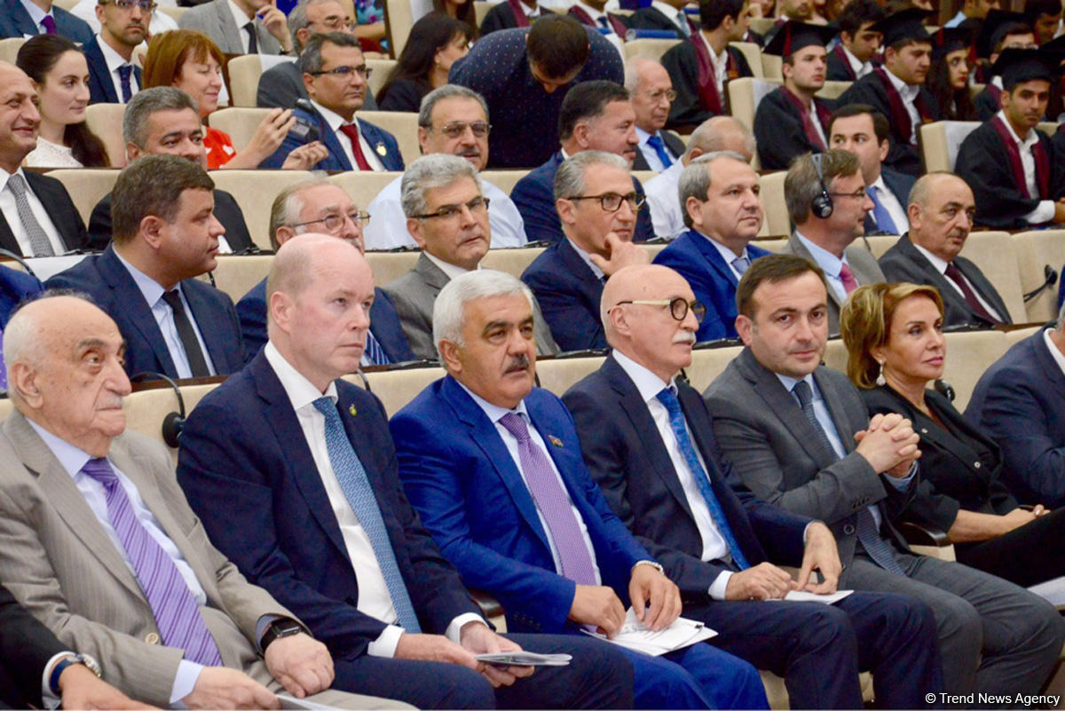 Bakı Ali Neft Məktəbində ilk "Məzun günü" keçirildi (FOTO)