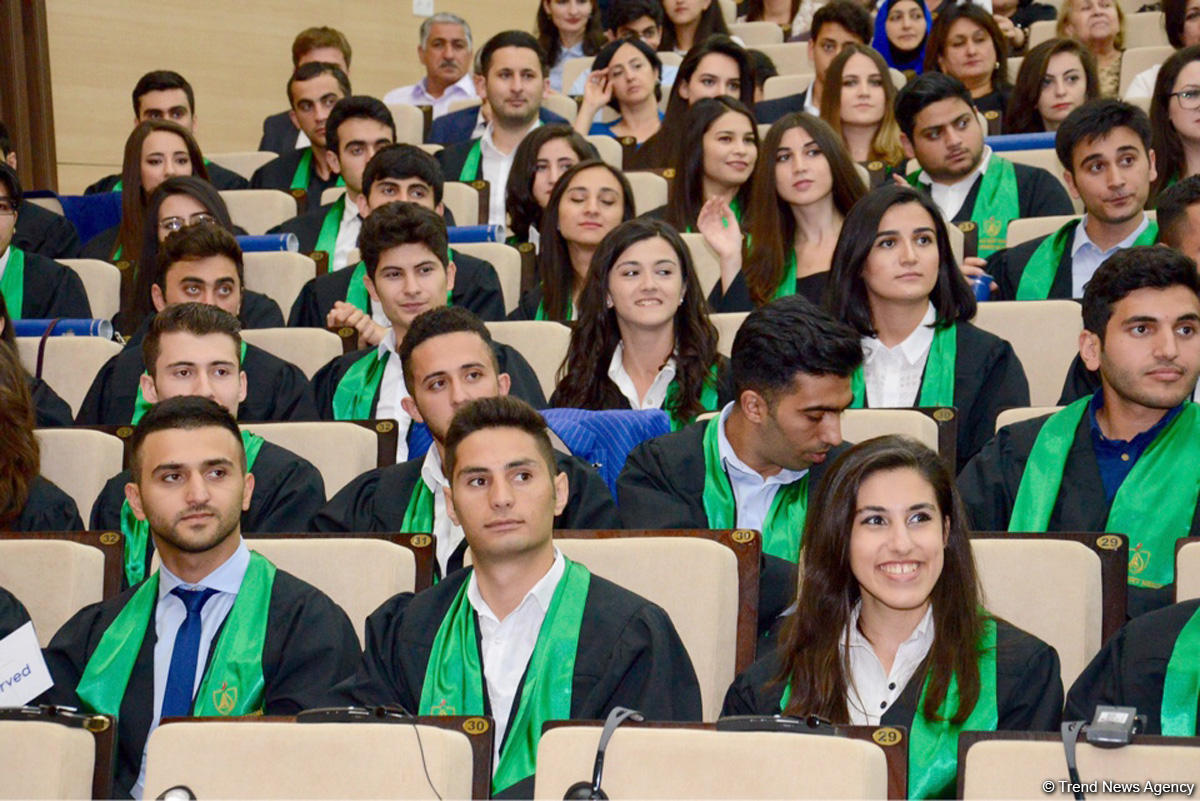 Bakı Ali Neft Məktəbində ilk "Məzun günü" keçirildi (FOTO)