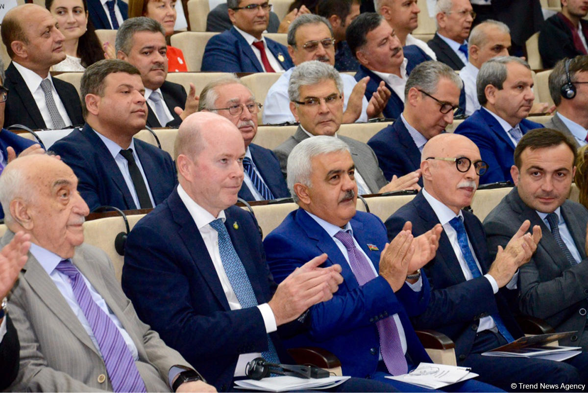Bakı Ali Neft Məktəbində ilk "Məzun günü" keçirildi (FOTO)