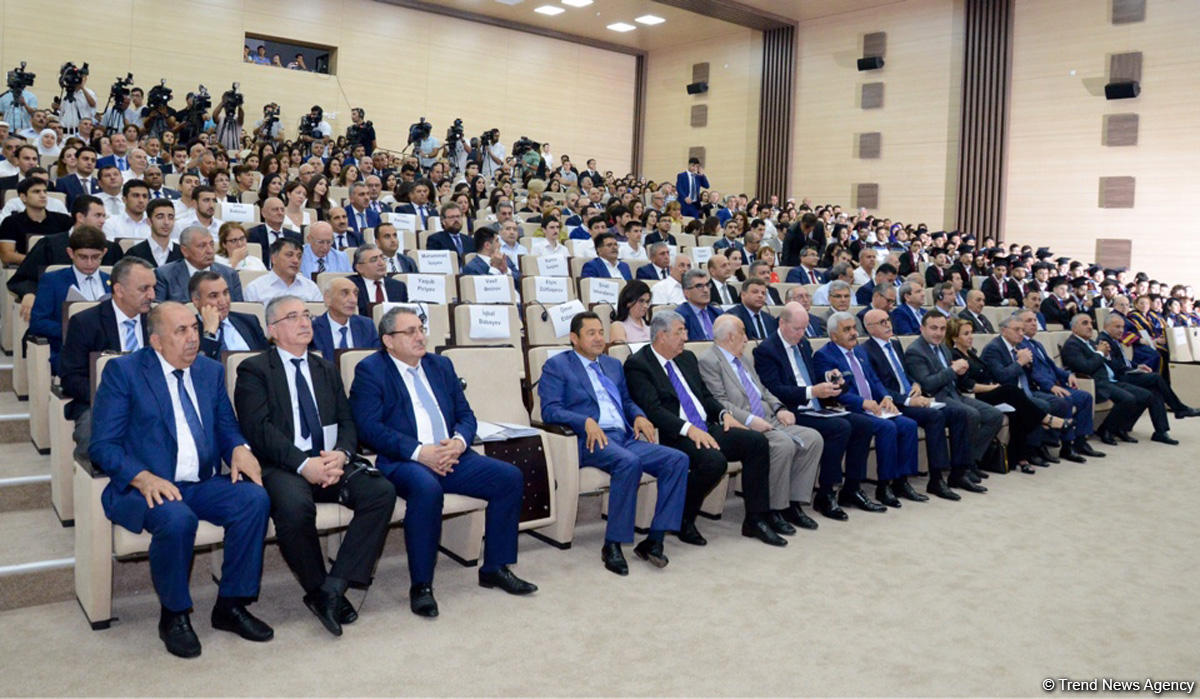 Bakı Ali Neft Məktəbində ilk "Məzun günü" keçirildi (FOTO)