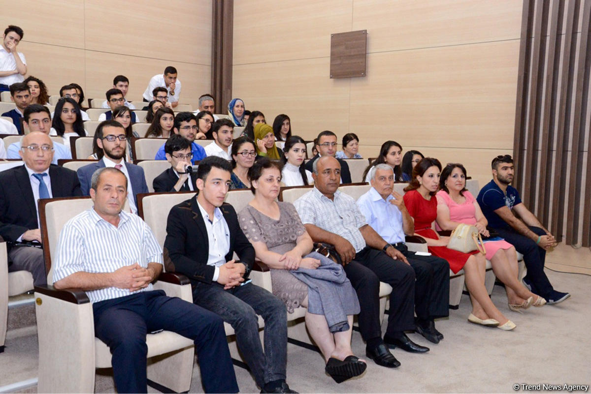 Bakı Ali Neft Məktəbində ilk "Məzun günü" keçirildi (FOTO)