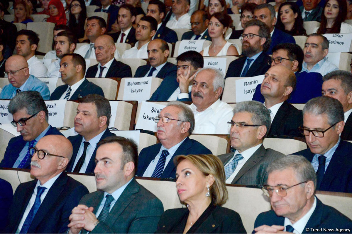Bakı Ali Neft Məktəbində ilk "Məzun günü" keçirildi (FOTO)