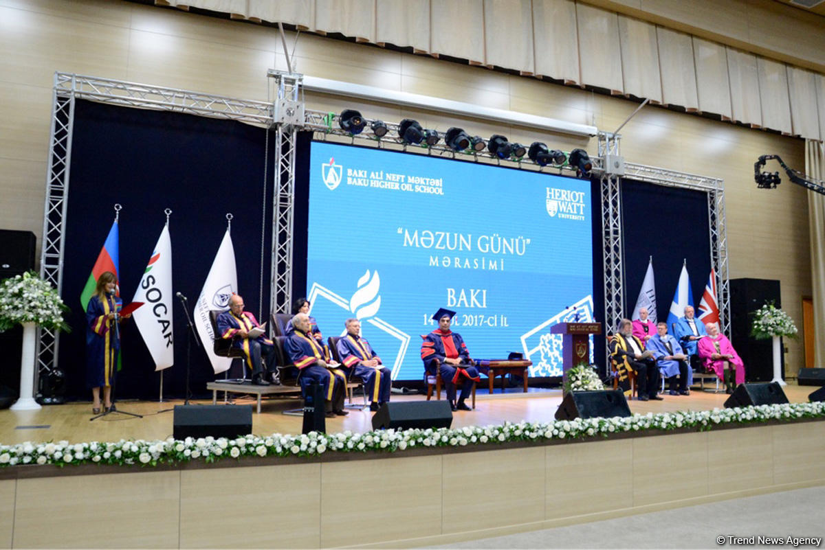 Bakı Ali Neft Məktəbində ilk "Məzun günü" keçirildi (FOTO)