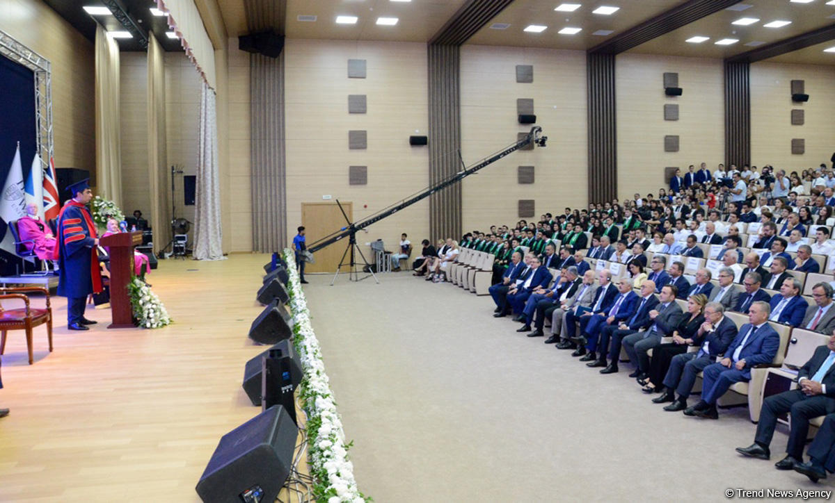 Bakı Ali Neft Məktəbində ilk "Məzun günü" keçirildi (FOTO)