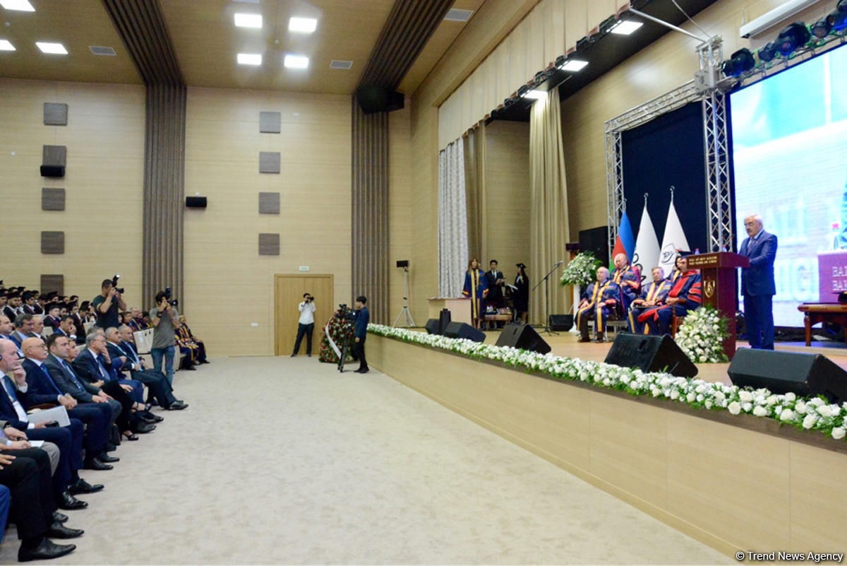 Bakı Ali Neft Məktəbində ilk "Məzun günü" keçirildi (FOTO)