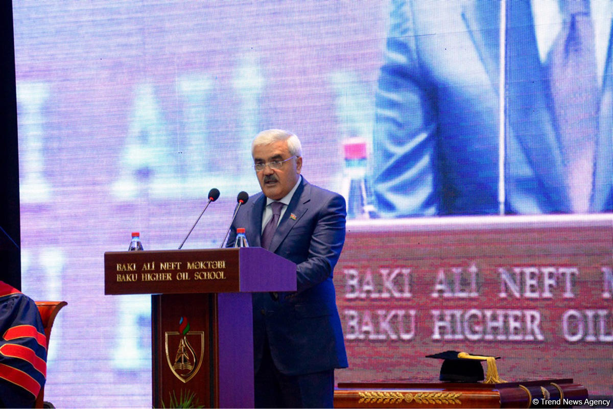 Bakı Ali Neft Məktəbində ilk "Məzun günü" keçirildi (FOTO)
