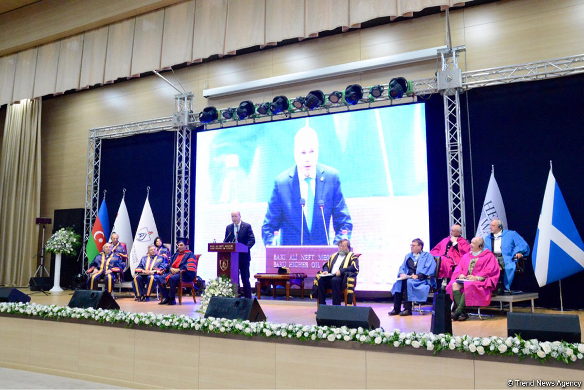 Bakı Ali Neft Məktəbində ilk "Məzun günü" keçirildi (FOTO)