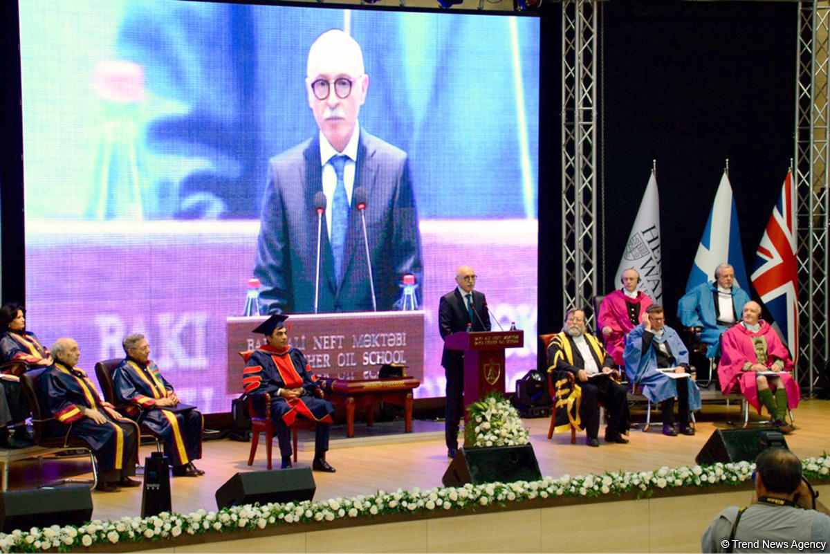 Bakı Ali Neft Məktəbində ilk "Məzun günü" keçirildi (FOTO)