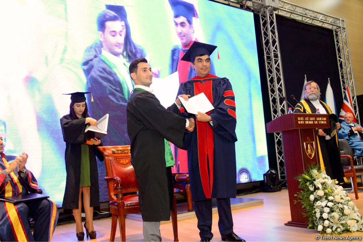 Bakı Ali Neft Məktəbində ilk "Məzun günü" keçirildi (FOTO)