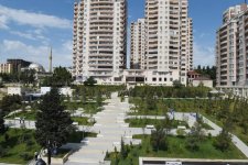 Prezident İlham Əliyev Yasamal rayonunda  yeni salınan parkda yaradılan şəraitlə tanış olub (YENİLƏNİB-3) (FOTO)