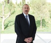 Prezident İlham Əliyev Yasamal rayonunda  yeni salınan parkda yaradılan şəraitlə tanış olub (YENİLƏNİB-3) (FOTO)