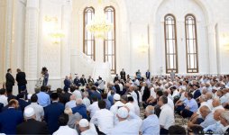 Türkiyədə dövlət çevrilişi cəhdinin ildönümü ilə əlaqədar Bakıda vəhdət namazı qılınıb (FOTO)