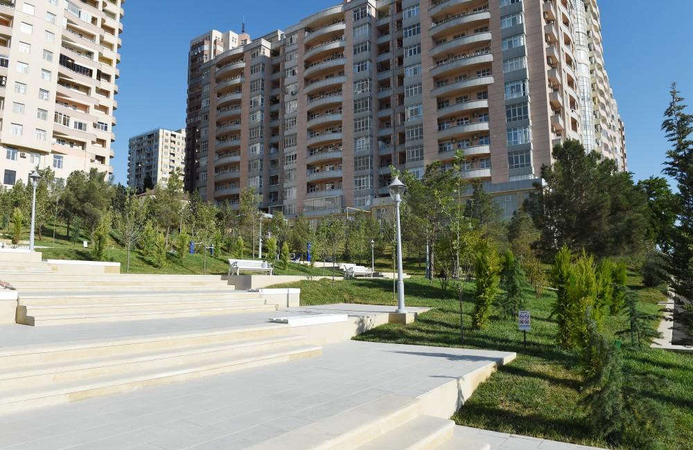 Prezident İlham Əliyev Yasamal rayonunda  yeni salınan parkda yaradılan şəraitlə tanış olub (YENİLƏNİB-3) (FOTO)