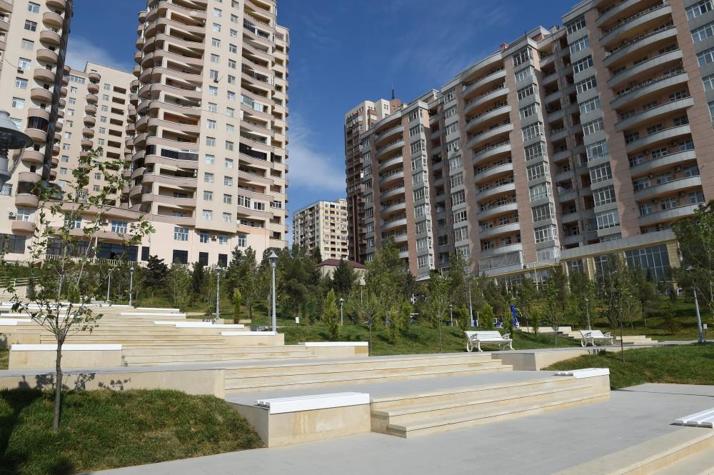 Prezident İlham Əliyev Yasamal rayonunda  yeni salınan parkda yaradılan şəraitlə tanış olub (YENİLƏNİB-3) (FOTO)