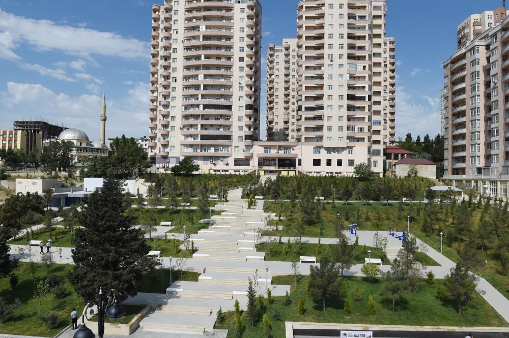 Prezident İlham Əliyev Yasamal rayonunda  yeni salınan parkda yaradılan şəraitlə tanış olub (YENİLƏNİB-3) (FOTO)