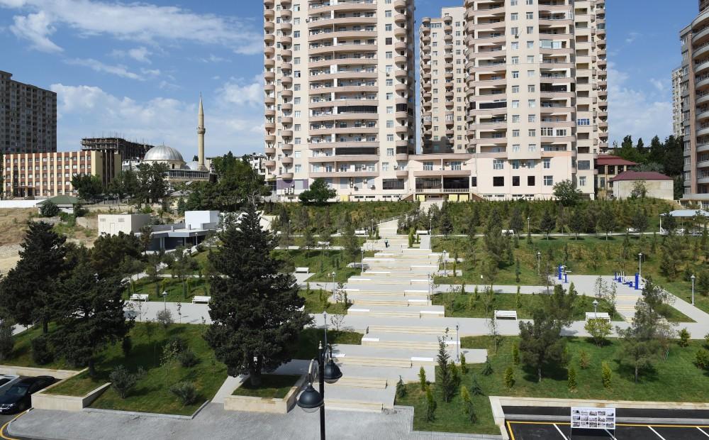 Prezident İlham Əliyev Yasamal rayonunda  yeni salınan parkda yaradılan şəraitlə tanış olub (YENİLƏNİB-3) (FOTO)