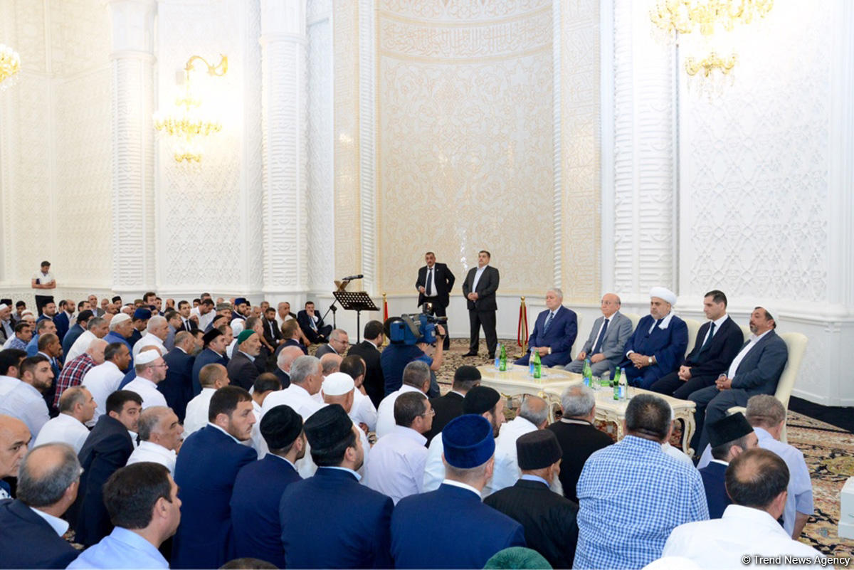 Türkiyədə dövlət çevrilişi cəhdinin ildönümü ilə əlaqədar Bakıda vəhdət namazı qılınıb (FOTO)