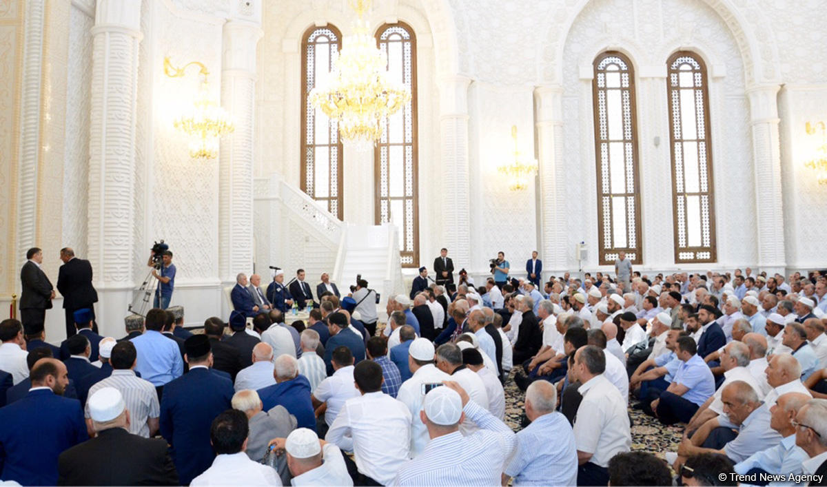 Türkiyədə dövlət çevrilişi cəhdinin ildönümü ilə əlaqədar Bakıda vəhdət namazı qılınıb (FOTO)