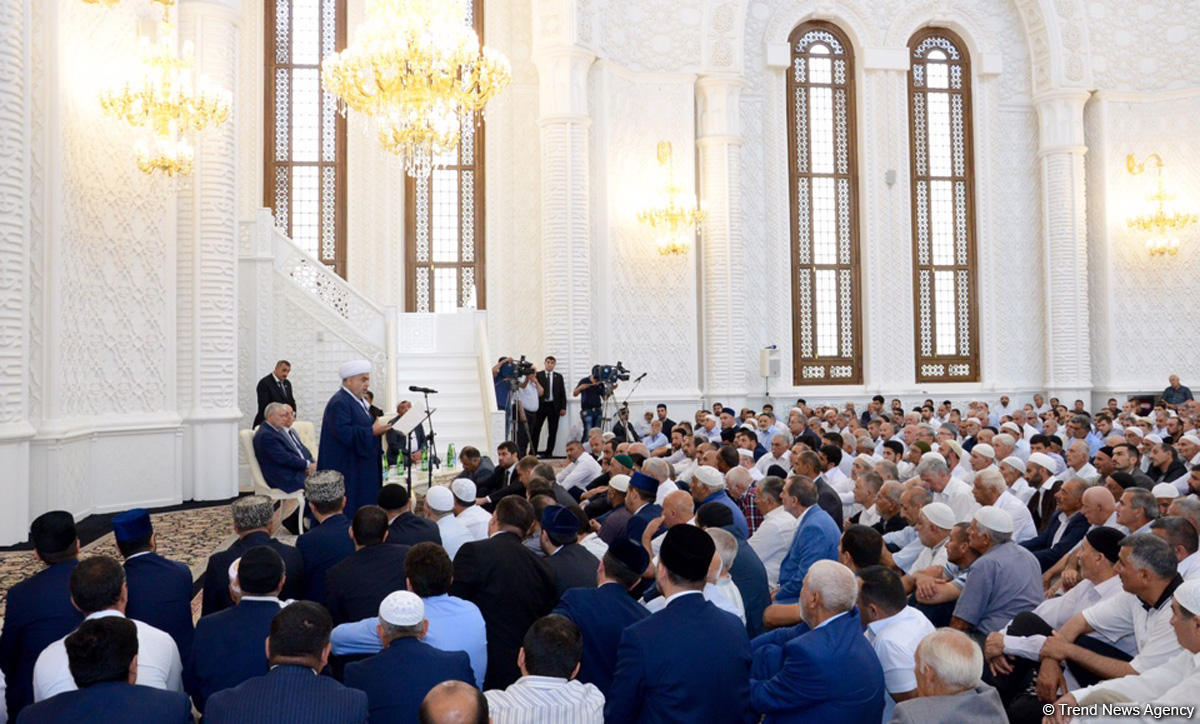 Türkiyədə dövlət çevrilişi cəhdinin ildönümü ilə əlaqədar Bakıda vəhdət namazı qılınıb (FOTO)