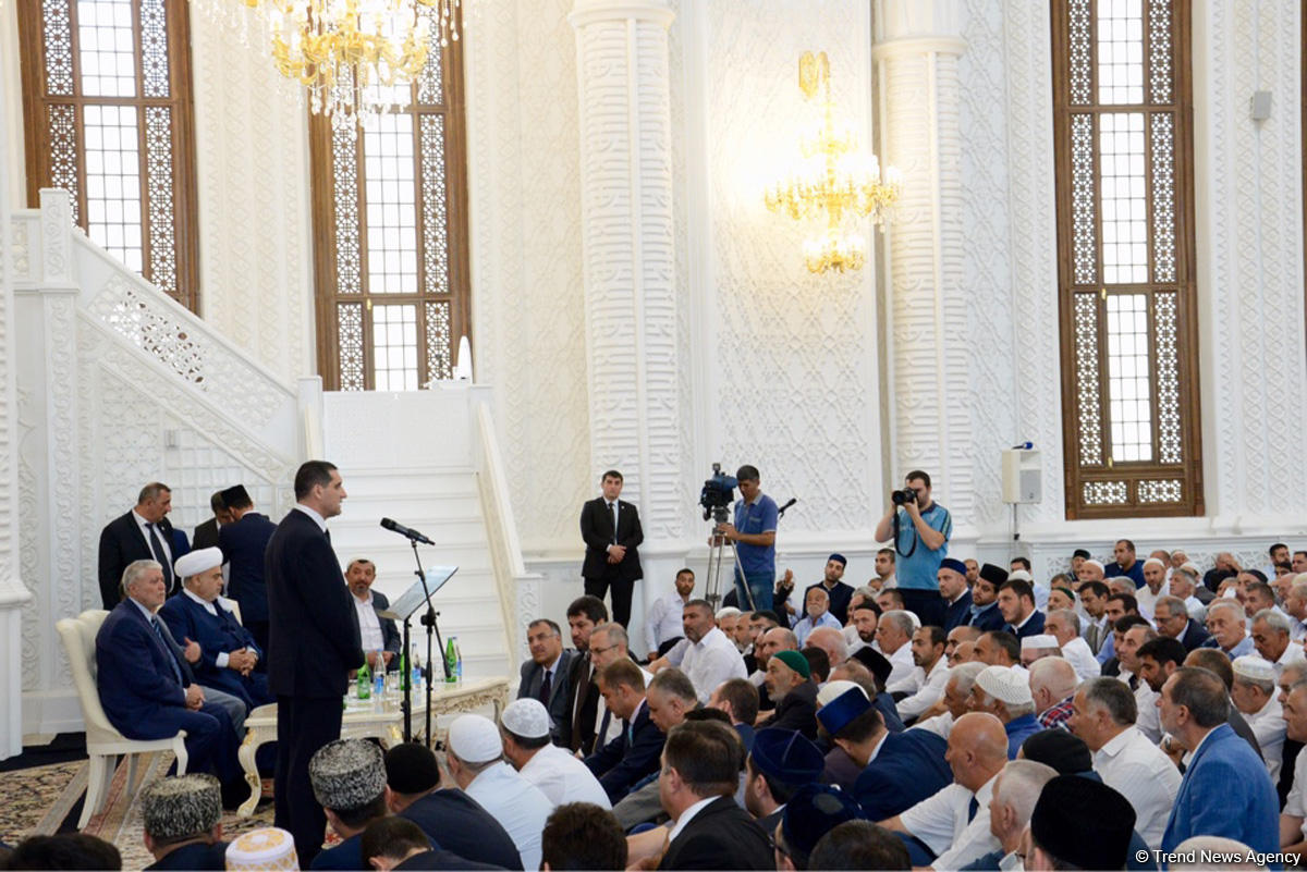 Türkiyədə dövlət çevrilişi cəhdinin ildönümü ilə əlaqədar Bakıda vəhdət namazı qılınıb (FOTO)