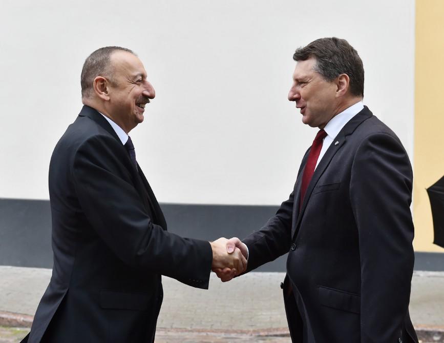 Prezident İlham Əliyevin Riqada rəsmi qarşılanma mərasimi olub (FOTO)