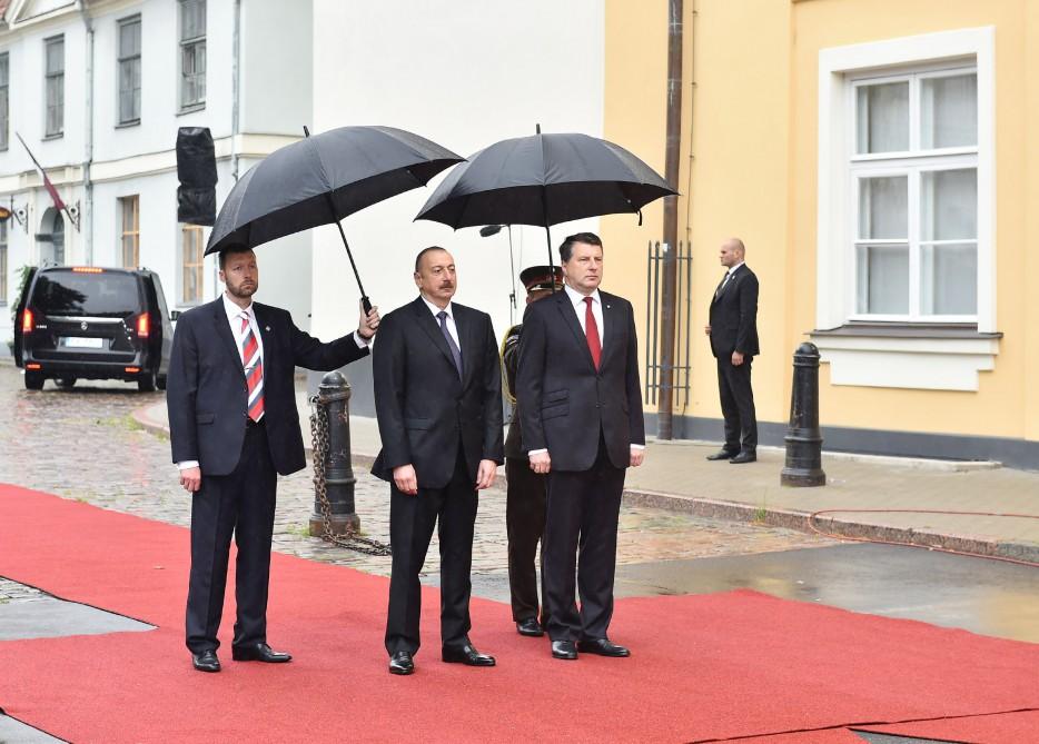 Prezident İlham Əliyevin Riqada rəsmi qarşılanma mərasimi olub (FOTO)