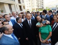 Prezident İlham Əliyev jurnalistlər üçün tikilmiş növbəti binada Milli Mətbuat Günü münasibətilə mənzillərin paylanması mərasimində iştirak edib (YENİLƏNİB-4) (FOTO/VİDEO)