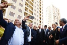 Prezident İlham Əliyev jurnalistlər üçün tikilmiş növbəti binada Milli Mətbuat Günü münasibətilə mənzillərin paylanması mərasimində iştirak edib (YENİLƏNİB-4) (FOTO/VİDEO)