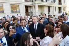Prezident İlham Əliyev jurnalistlər üçün tikilmiş növbəti binada Milli Mətbuat Günü münasibətilə mənzillərin paylanması mərasimində iştirak edib (YENİLƏNİB-4) (FOTO/VİDEO)