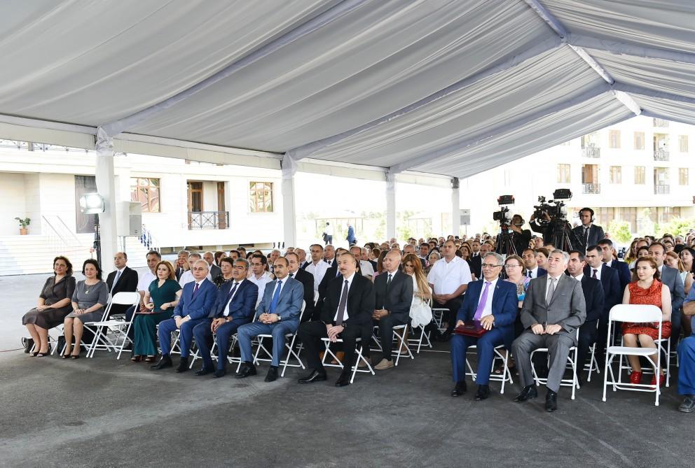 Prezident İlham Əliyev jurnalistlər üçün tikilmiş növbəti binada Milli Mətbuat Günü münasibətilə mənzillərin paylanması mərasimində iştirak edib (YENİLƏNİB-4) (FOTO/VİDEO)