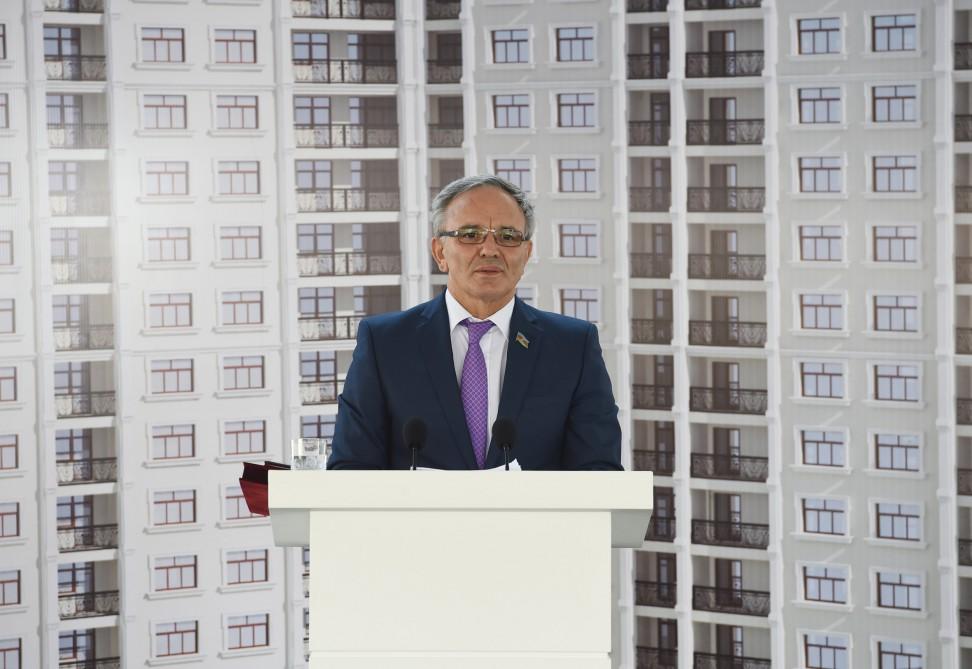 Prezident İlham Əliyev jurnalistlər üçün tikilmiş növbəti binada Milli Mətbuat Günü münasibətilə mənzillərin paylanması mərasimində iştirak edib (YENİLƏNİB-4) (FOTO/VİDEO)