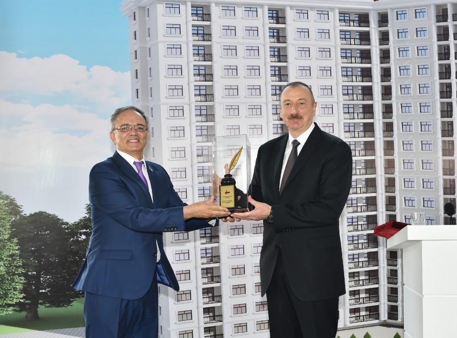 Prezident İlham Əliyev jurnalistlər üçün tikilmiş növbəti binada Milli Mətbuat Günü münasibətilə mənzillərin paylanması mərasimində iştirak edib (YENİLƏNİB-4) (FOTO/VİDEO)