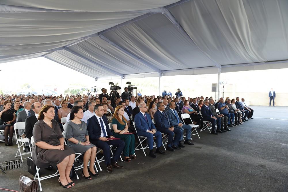 Prezident İlham Əliyev jurnalistlər üçün tikilmiş növbəti binada Milli Mətbuat Günü münasibətilə mənzillərin paylanması mərasimində iştirak edib (YENİLƏNİB-4) (FOTO/VİDEO)