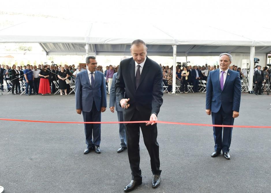 Prezident İlham Əliyev jurnalistlər üçün tikilmiş növbəti binada Milli Mətbuat Günü münasibətilə mənzillərin paylanması mərasimində iştirak edib (YENİLƏNİB-4) (FOTO/VİDEO)