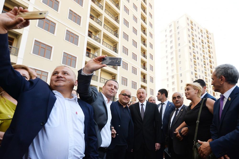 Prezident İlham Əliyev jurnalistlər üçün tikilmiş növbəti binada Milli Mətbuat Günü münasibətilə mənzillərin paylanması mərasimində iştirak edib (YENİLƏNİB-4) (FOTO/VİDEO)