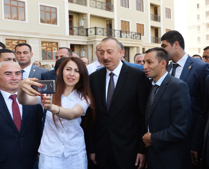 Prezident İlham Əliyev jurnalistlər üçün tikilmiş növbəti binada Milli Mətbuat Günü münasibətilə mənzillərin paylanması mərasimində iştirak edib (YENİLƏNİB-4) (FOTO/VİDEO)