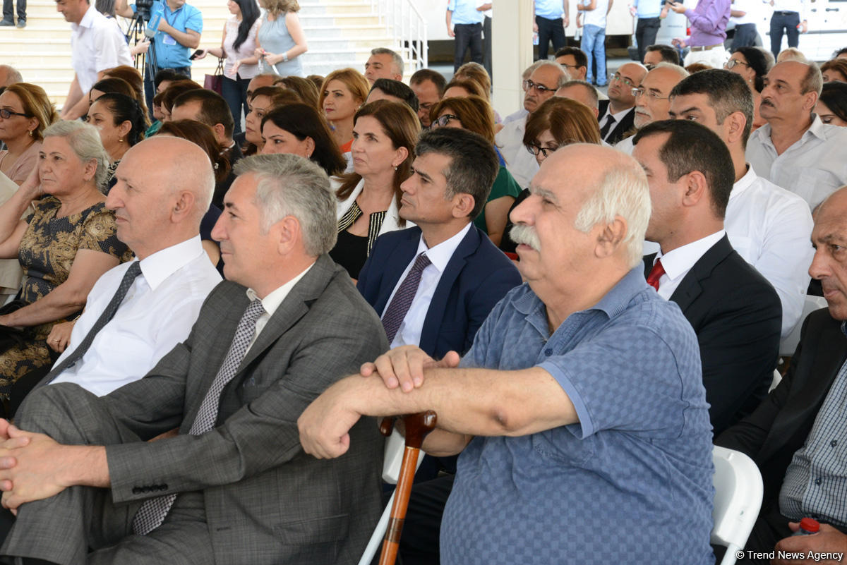 Milli mətbuatımızda tarixi gün (FOTOSESSİYA)