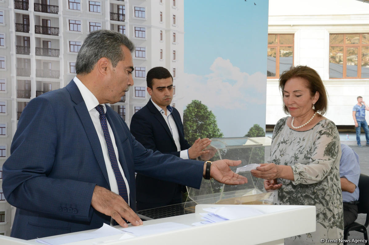Milli mətbuatımızda tarixi gün (FOTOSESSİYA)