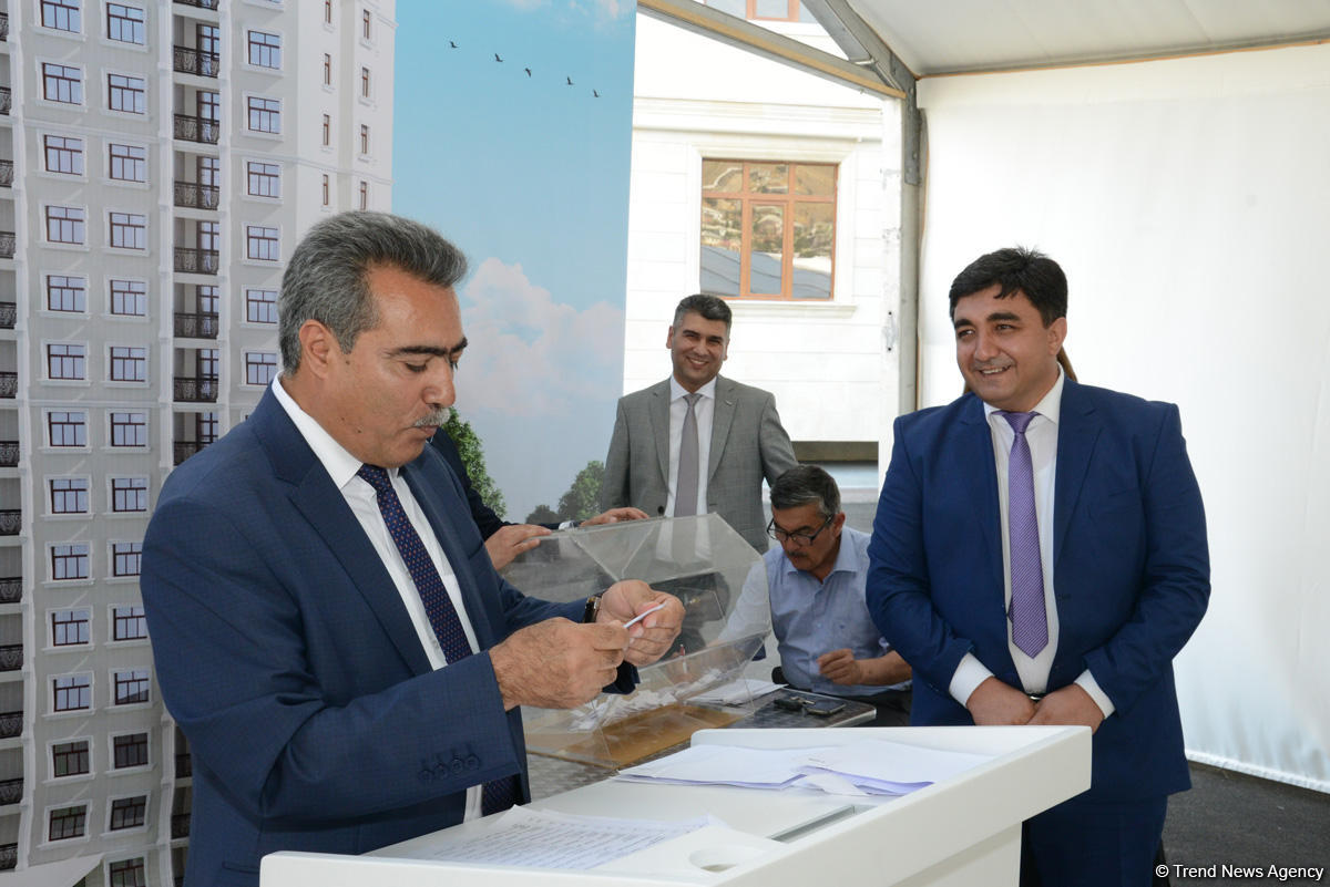 Milli mətbuatımızda tarixi gün (FOTOSESSİYA)