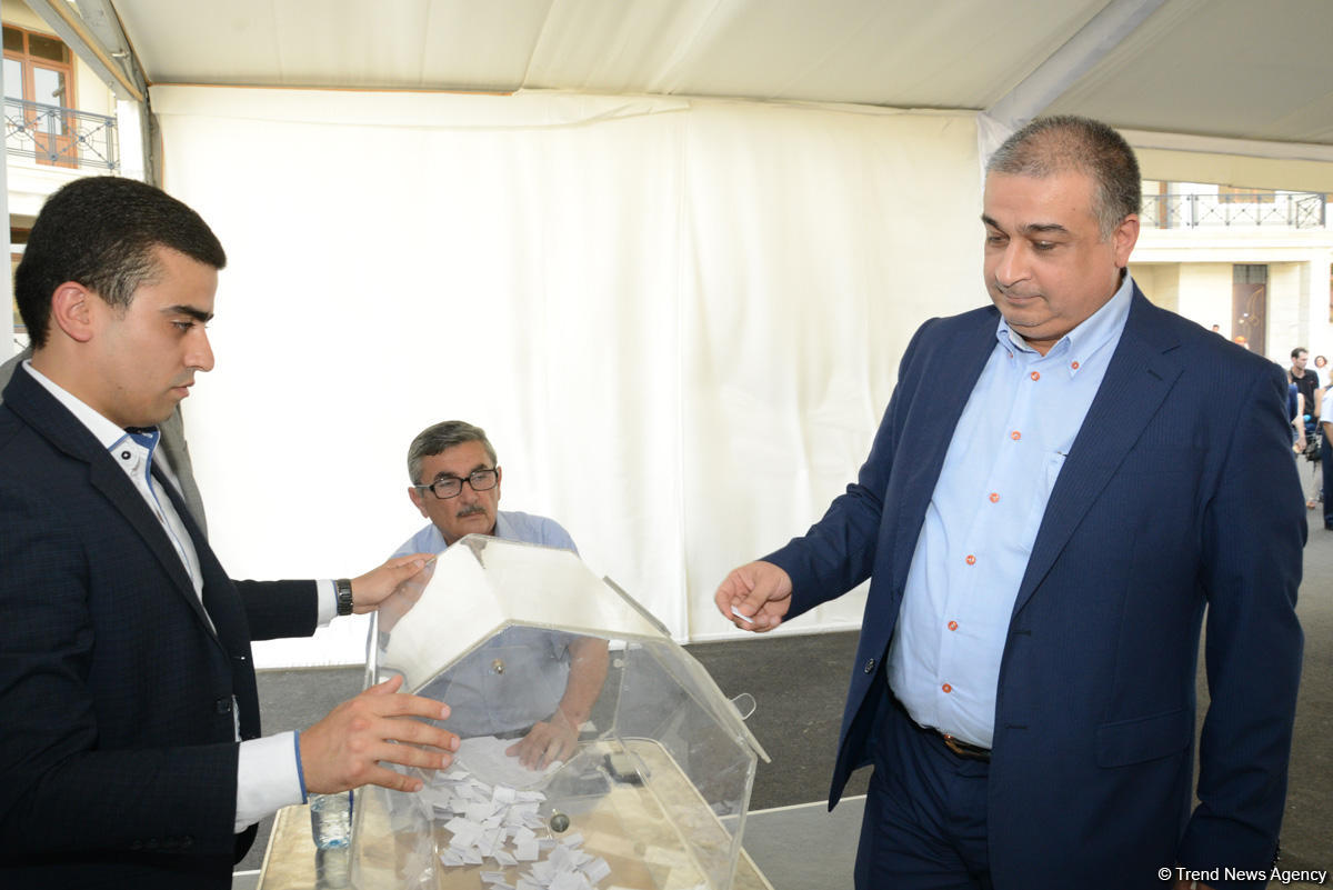 Milli mətbuatımızda tarixi gün (FOTOSESSİYA)