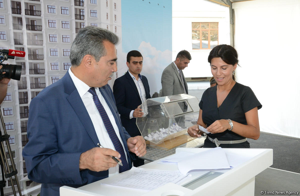 Milli mətbuatımızda tarixi gün (FOTOSESSİYA)
